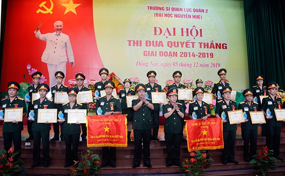 Các tập thể tiêu biểu được tôn vinh.